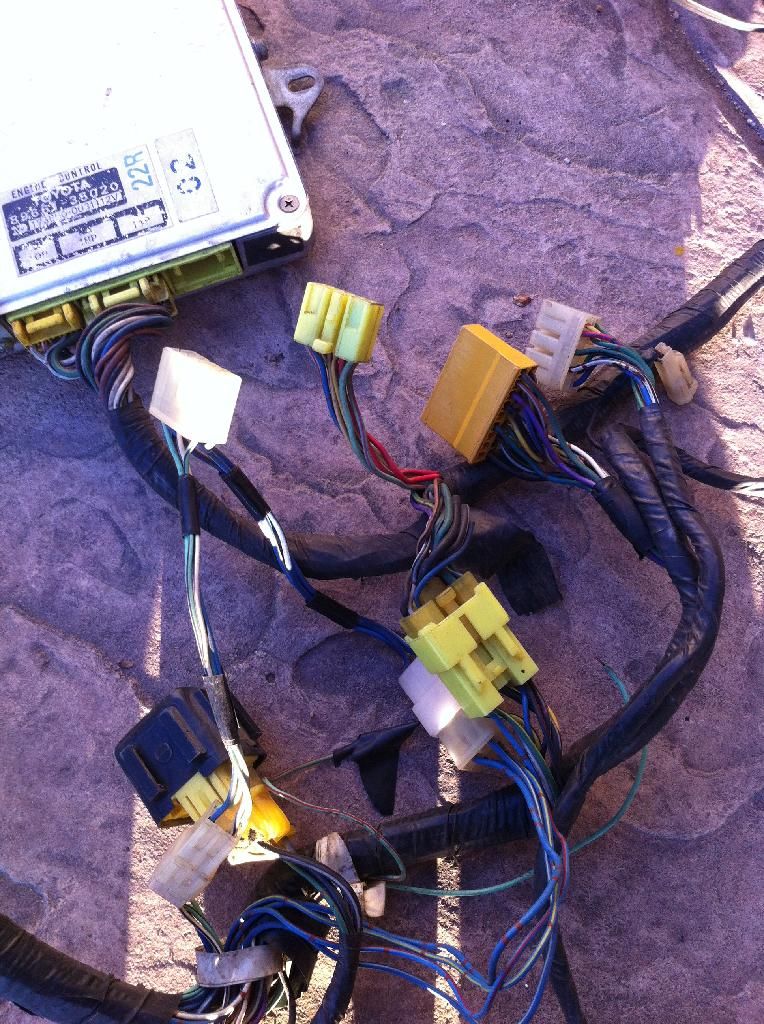 22r to 22re conversion. Indentify plugs for me. Thanks Toyota Minis